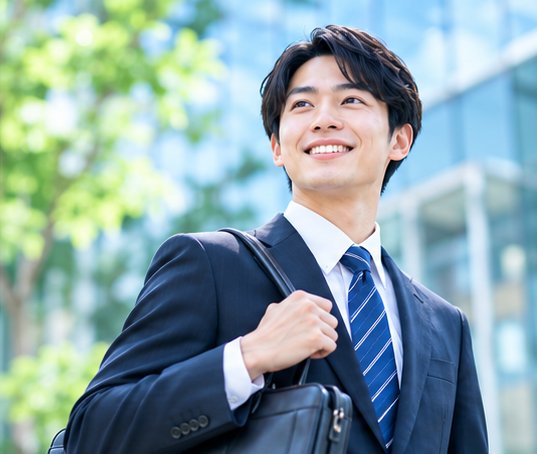 スーツ姿の男性