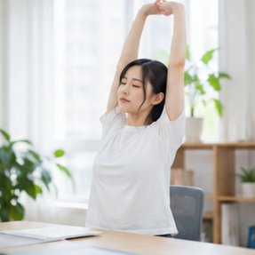 デスクでの肩甲骨ストレッチ