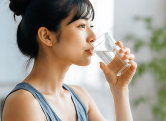 高齢のご家族の水分管理
